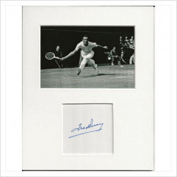 Fred Perry signed genuine signature autograph display AFTAL