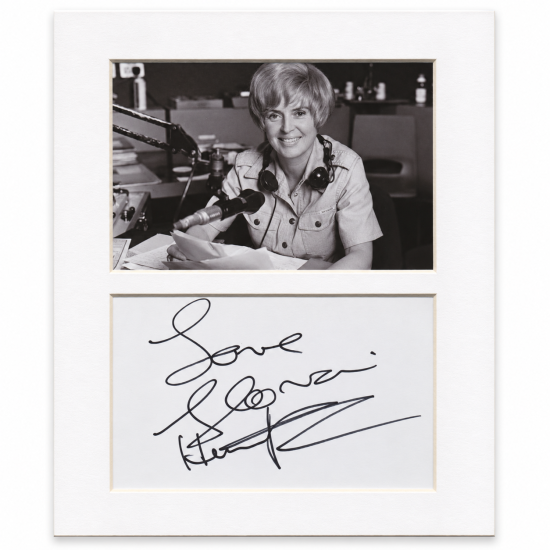 Gloria Hunniford signed genuine signature autograph display UACC RD MANUSCRIPT SOCIETY