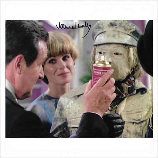 Joanna Lumley signed genuine signature autograph photo AFTAL (JL-1)