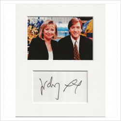 Judy Finnigan signed genuine signature autograph display AFTAL