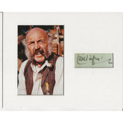 Lionel Jeffries signed genuine signature autograph display UACC RD AFTAL