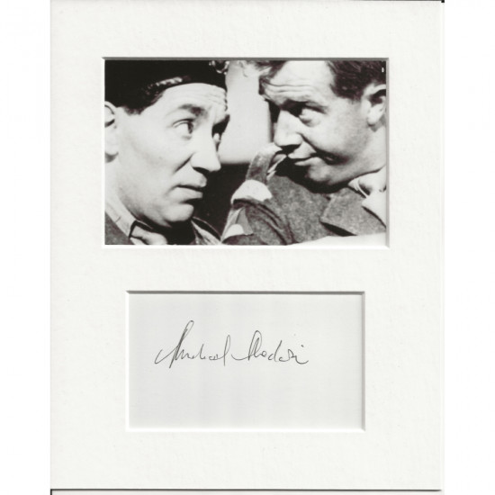 Michael Medwin signed genuine signature autograph display AFTAL