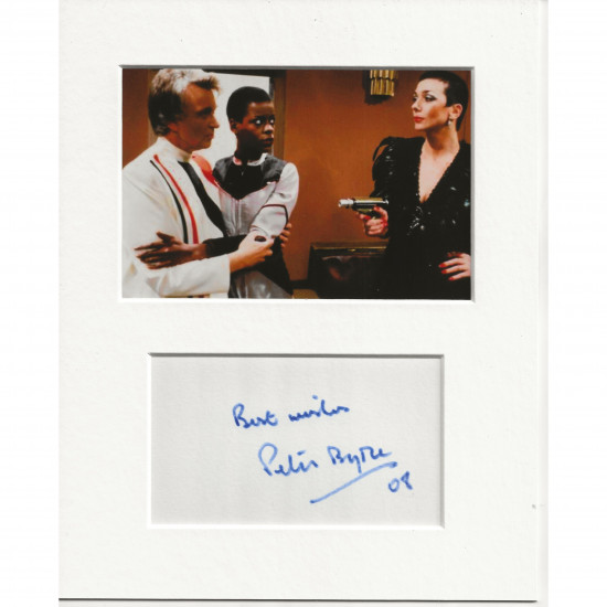 Peter Byrne signed genuine signature autograph display UACC RD AFTAL