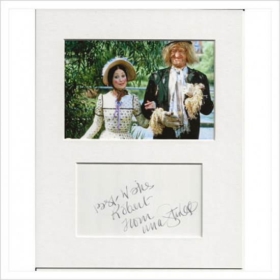Una Stubbs signed genuine signature autograph display AFTAL